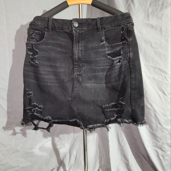 American Eagle Black Curvy Hi Rise Mini Skirt Black Distressed - Picture 1 of 7